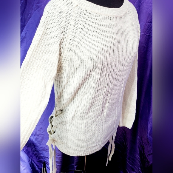 White sweater - Picture 2 of 4